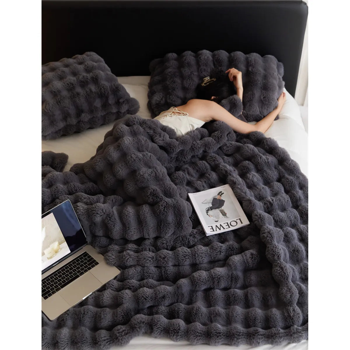 Velvet Soft Polyester Blanket
